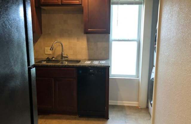 203 E Elm St Unit B, Gallery 3