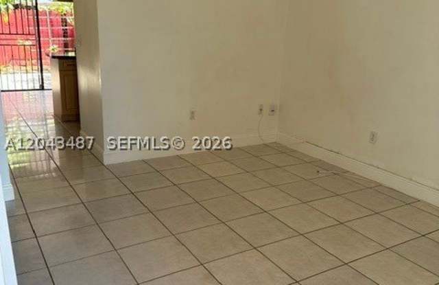 1819 SW 107th Ave Gallery 1