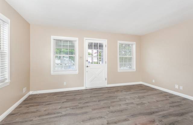 1323 N Beachwood Dr. Gallery 2