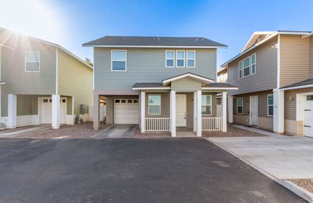 Updated 3 bed, 2.5 bath Home in the Village at North Glen! - 3218 West Glendale Avenue, Phoenix, AZ 85051