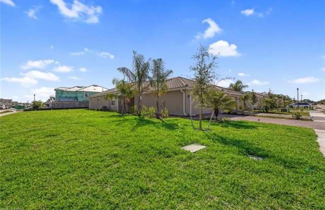 2672 Vine Ave lot: 733 Gallery 4
