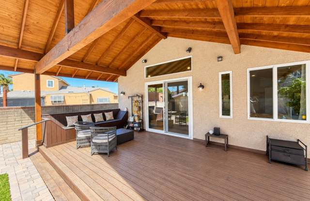 MASSIVE & FURNISHED 6 Bed, 5.5 Bath Home Near SDSU – Game Room & Spacious Backyard! Gallery 4