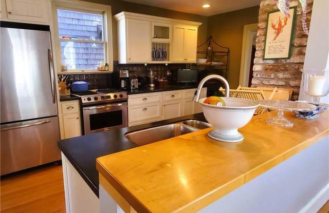 17 Cherry Street - 17 Cherry Street, Newport, RI 02840