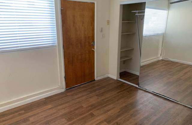 Updated 2BD/1BA Apartment with In-Unit Laundry + 2 Parking Spots - 1/2 Off Second Month's Rent Gallery 4