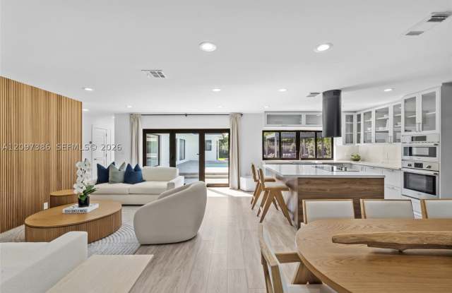 116 W 1st Ct Gallery 3