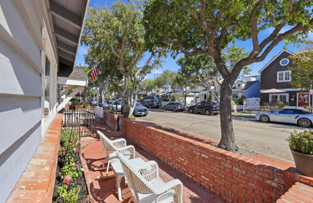 Furnished Balboa Peninsula Point Cottage Home | Available November 1st – April 30th Gallery 3