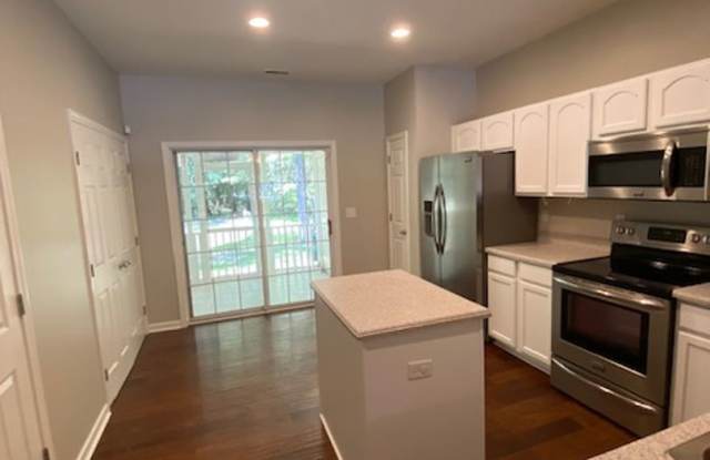 Beautiful 2Br 2.5Bath totally renovated townhome in Arbor Oaks. Gallery 3