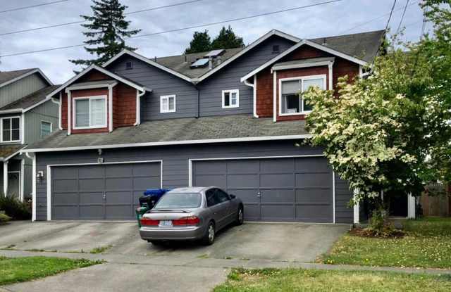 Spacious Townhome in Greenwood - 9257 Fremont Avenue North, Seattle, WA 98103