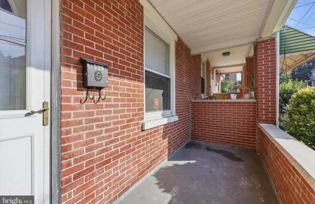529 N CLAYTON Street Gallery 2