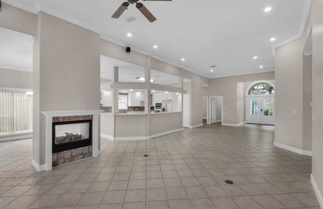 MOVE IN SPECIAL: 30% OFF FIRST MONTHS RENT -- Spacious unfurnished 4B/3B home in Gated Community of Emerald Lakes photos photos