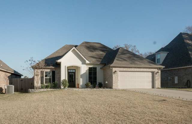 3 bedroom 2 bath Lucien Field Estates 1925sqft. $2,504.95/month Gallery 4