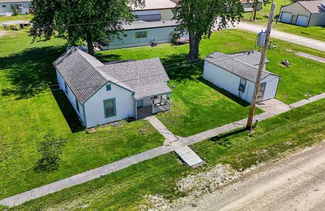 Charming 2-bedroom, 1-bath home photos photos