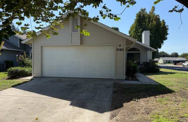 Single story home convenient to shopping & freeway access! Gallery 4