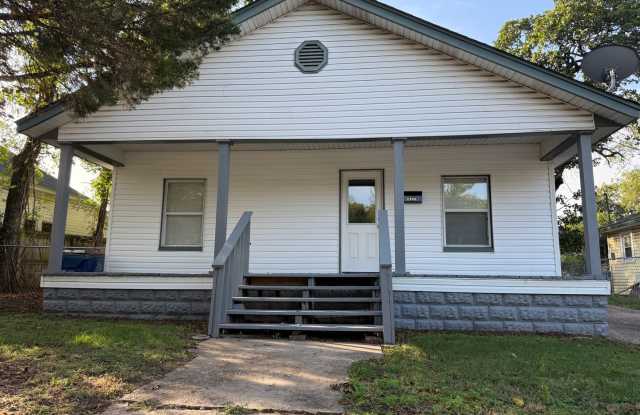 HOUSE: 3 Bed, 1 bath, Large Yard, Newly Remodeled photos photos