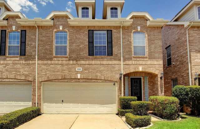 5726 Beverly Hills Walk - 5726 Beverly Hill St, Houston, TX 77057