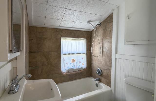 2434 1/2 Mcmillan Ct Gallery 3