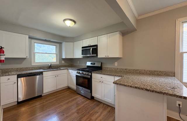 Cozy 2 Bedroom Single Family Home with central AC in Avalon! Gallery 4