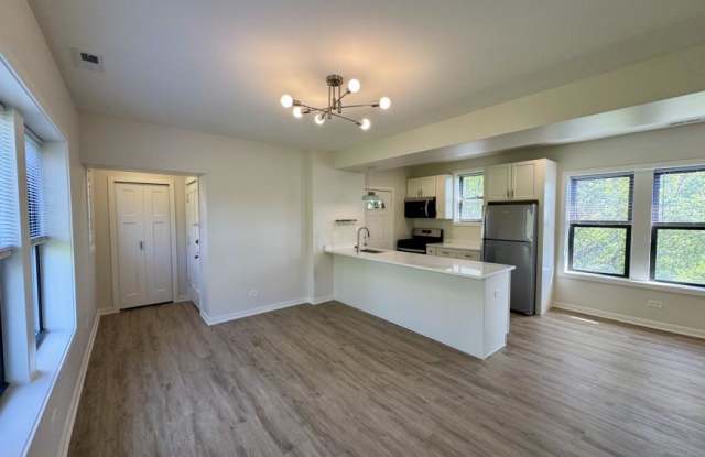 1643 West Cornelia photos photos