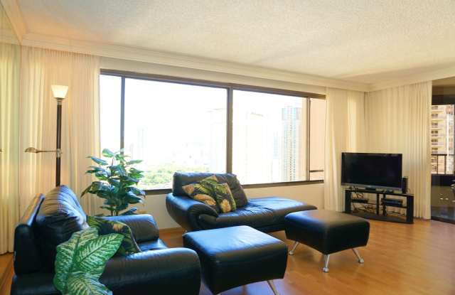 Waikiki One-Bedroom with Central A/C, Ocean Views, & Parking Gallery 4