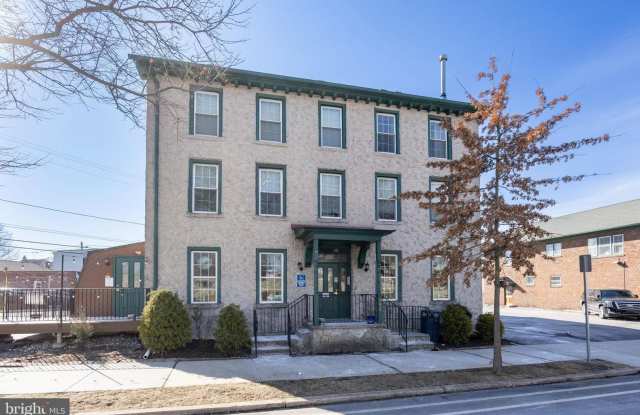 990 East High St photos photos
