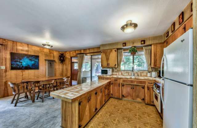 Cozy 3BD house avail. on for a Long term lease. Call to inquire today! Gallery 1