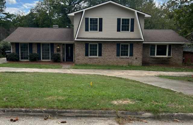 North Columbus, 4BR/3.5BA, Shopping & Close to I-185 to Ft Benning & I-85 Gallery 1