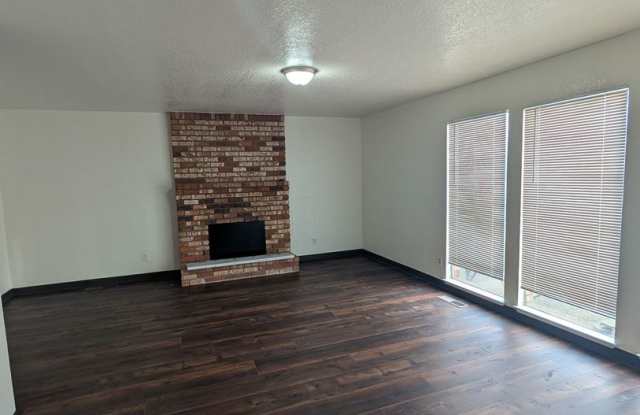 Charming 3-Bed, 2-Bath Home with Open Concept Gallery 3