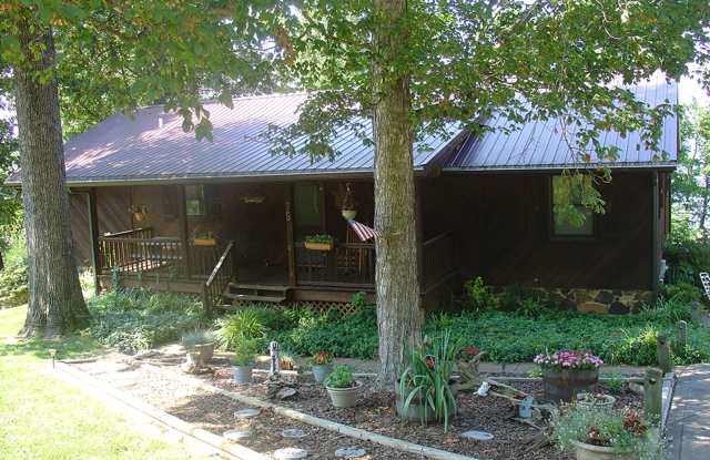Monthly Waterfront Cabin with Slip Gallery 2