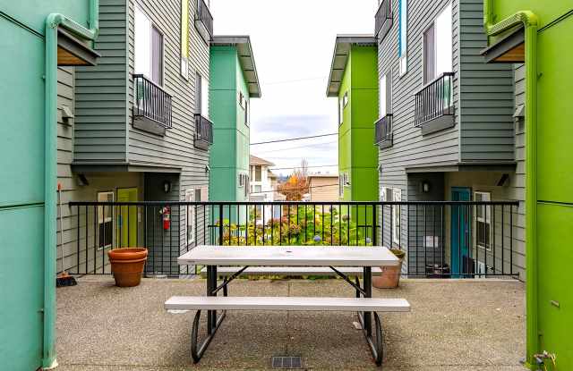 Videré - Courtyard Studios on Cap Hill! Gallery 2