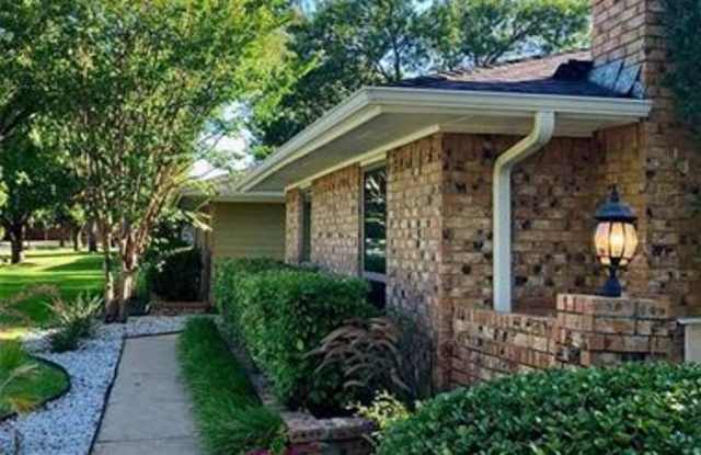 512 Oakcrest Drive Gallery 2