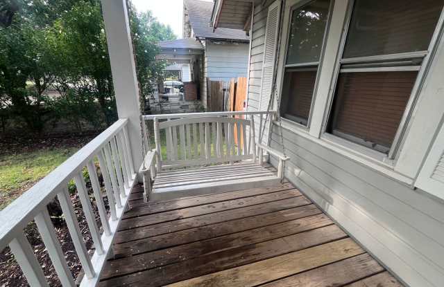 Cute 2 bedroom, 1 bathroom home on Southeast side Gallery 3
