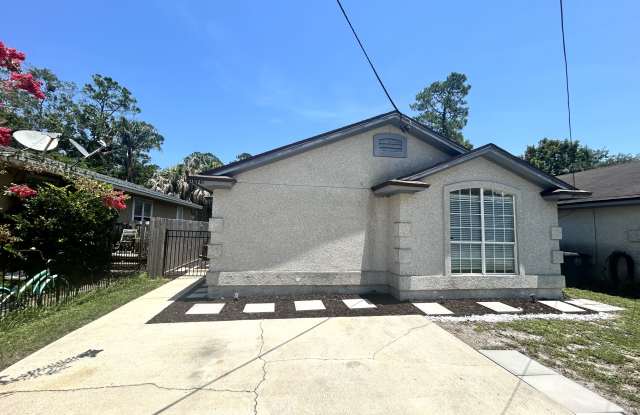 1121 Hibiscus Street Gallery 1