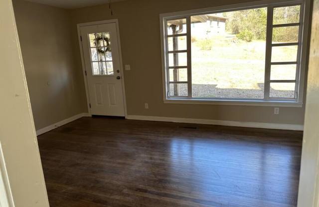 741 Barron Drive - B Gallery 2
