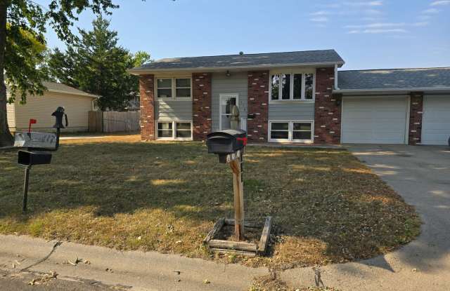 4 bedroom, 2 Bathroom Home located in Woodland Park photos photos