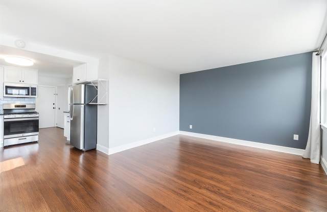 54 AVENUE C Gallery 3