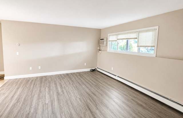 Spacious 1 Bed/ 1 Bath in Cranston! photos photos Spacious 1 Bed/ 1 Bath in Cranston! photos photos