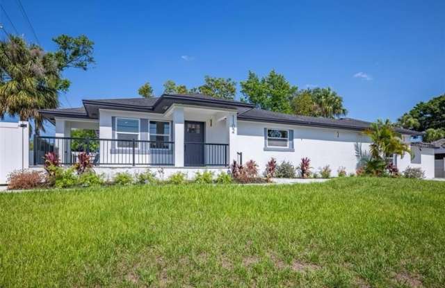 1102 N ALBANY AVENUE photos photos