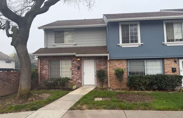 2 bedroom 1.5 bath 2 story townhome - 3901 Oak Villa Circle, Carmichael, CA 95608