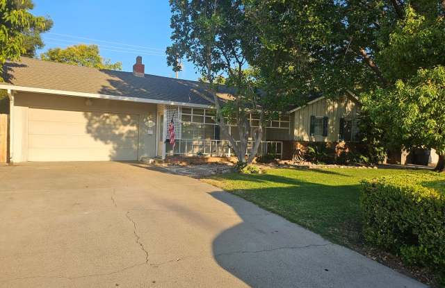 3 bedroom 2 bath in great location Gallery 3