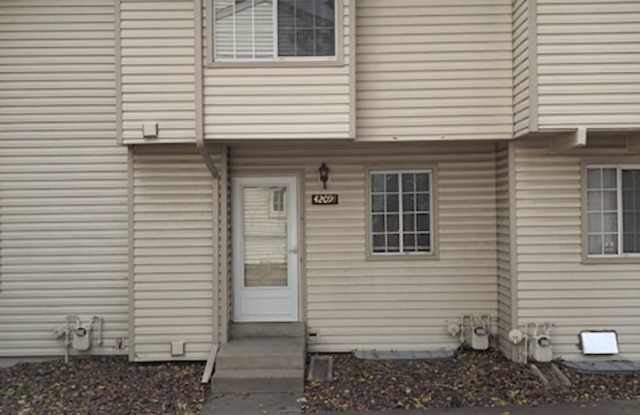 Town home for rent in Aurora CO 80013 - 4209 South Mobile Circle, Aurora, CO 80013