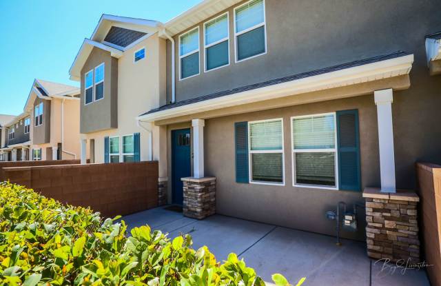 3 bed 2 bath Townhome for rent, small dog allowed! photos photos