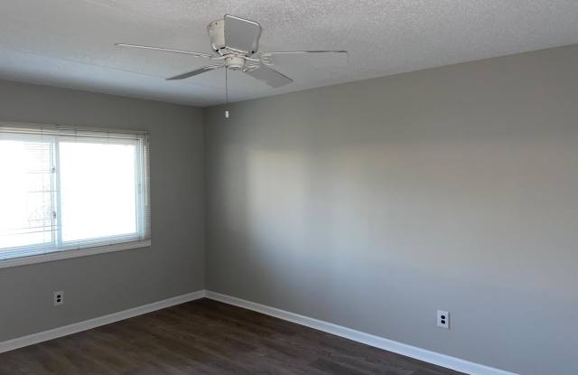 860-A PUTNAM Boulevard Gallery 2