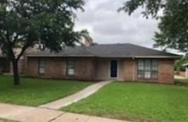 2813 Green Oaks Drive - 2813 Green Oaks Drive, Garland, TX 75040