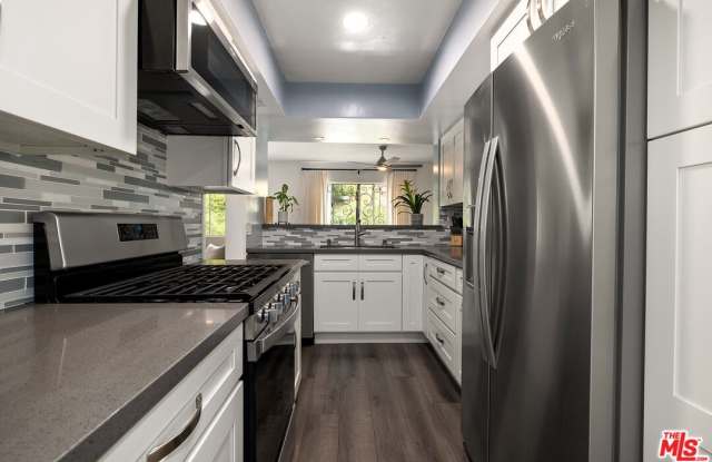 6736 Hillpark Dr Gallery 3