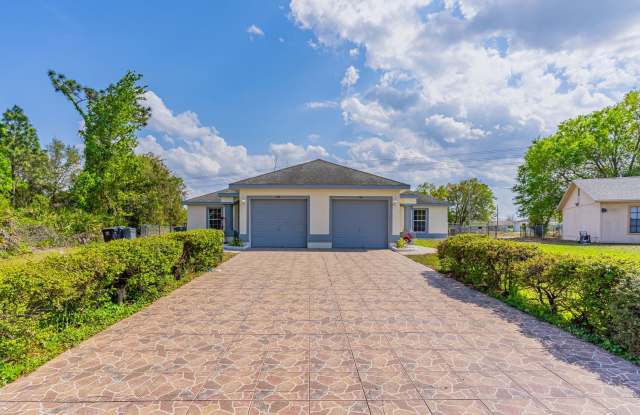 Modernized Duplex 3 bedrooms 2 baths and garage! Available NOW!! Don't wait! photos photos