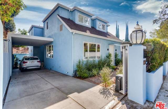 8960 LLOYD Place - 8960 W Lloyd Pl, West Hollywood, CA 90069