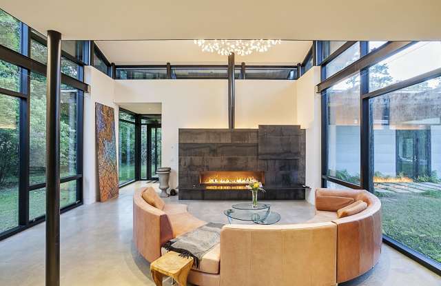 1001 W Lucas Gallery 2