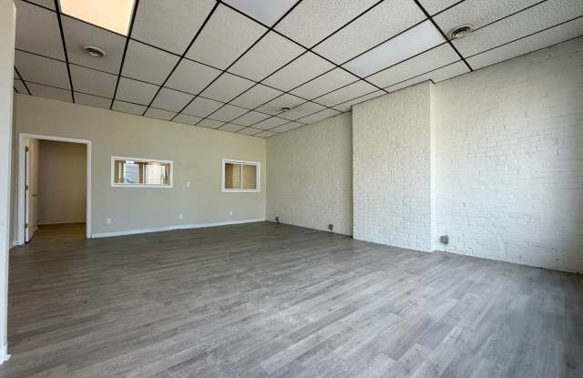 First Floor Commercial Space in Perfect Oakland Location Right on Boulevard of the Allies! CALL TODAY! photos photos