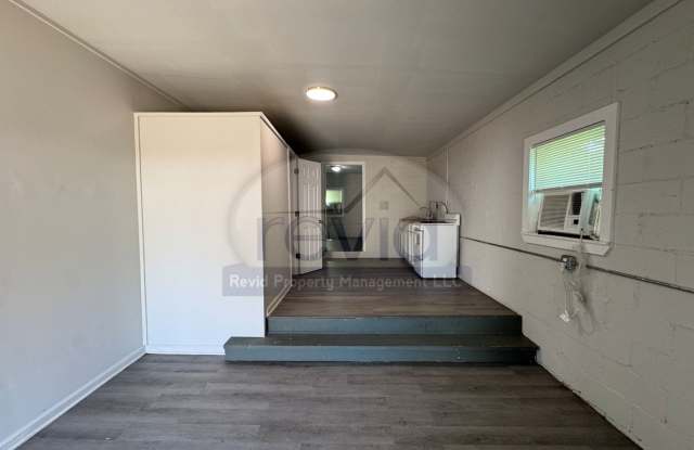CLARKE 3619 Gallery 1