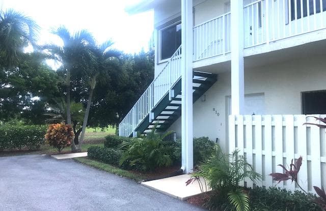 810 Bella Vista Court S - 810 Bella Vista Court South, Jupiter, FL 33477